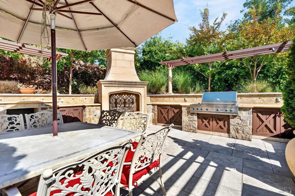 1176 Castle Oaks Drive Napa, CA 94558