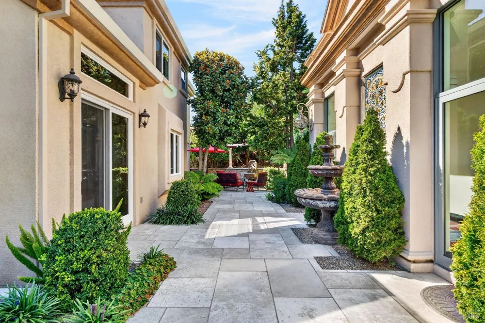 1176 Castle Oaks Drive Napa, CA 94558