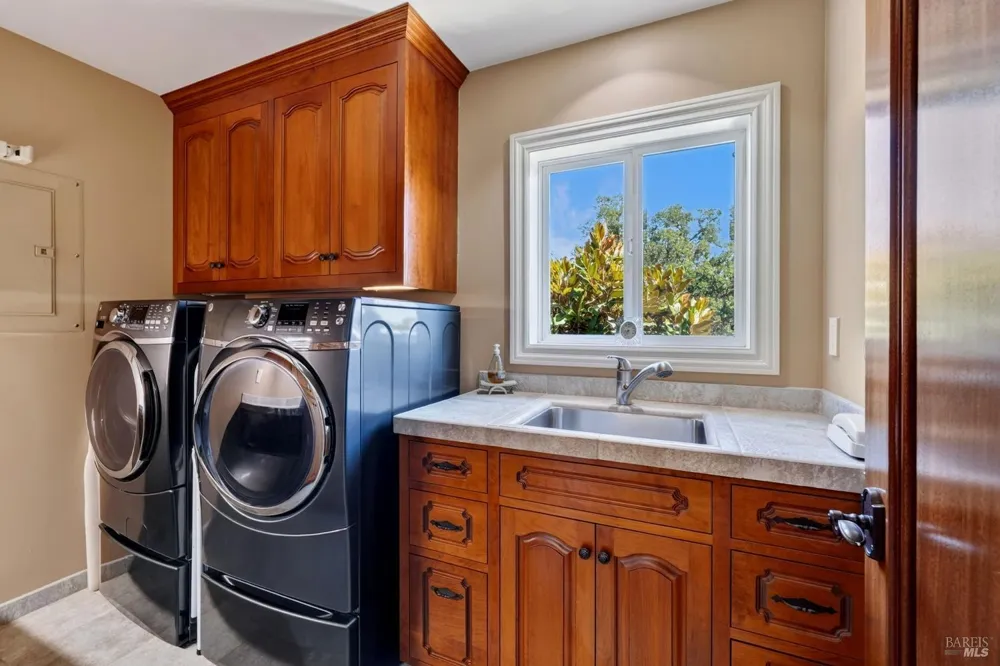 1176 Castle Oaks Drive Napa, CA 94558