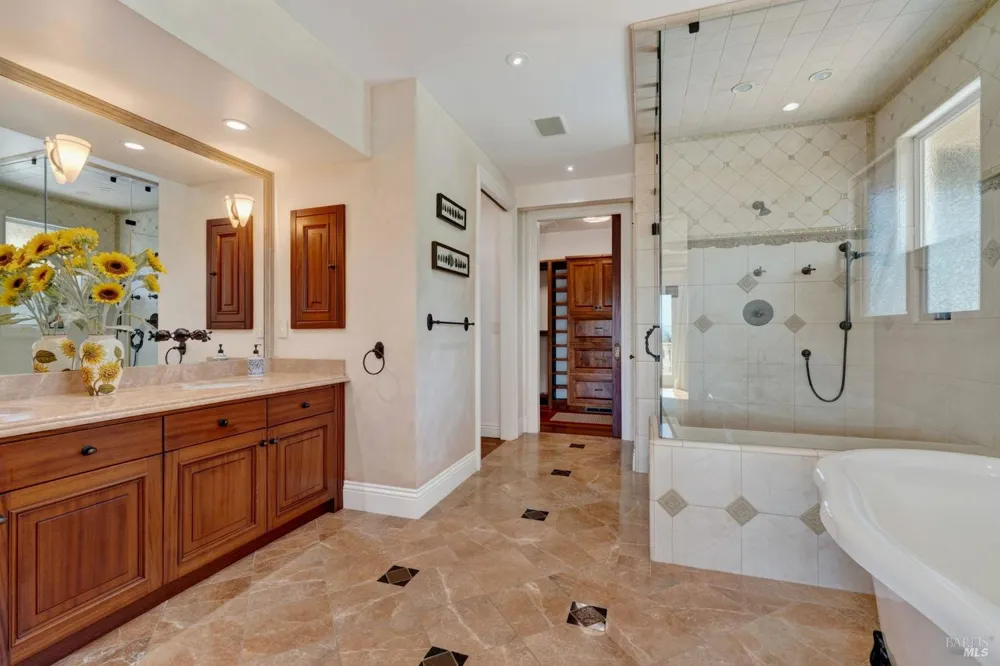 1176 Castle Oaks Drive Napa, CA 94558