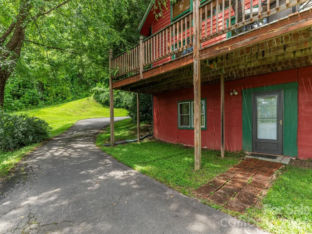 215 Hall Top Road Waynesville, NC 28786