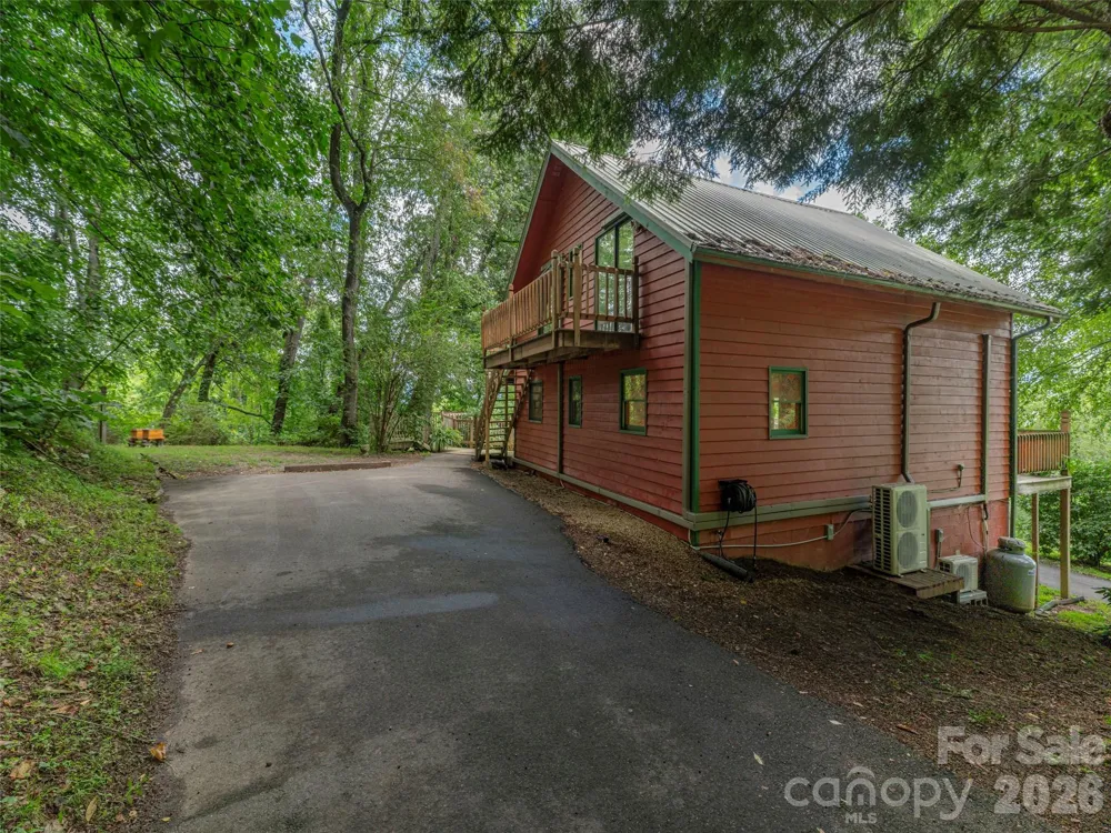 215 Hall Top Road Waynesville, NC 28786