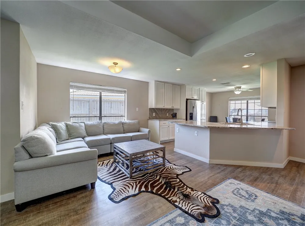 543 Lydia Ann Channel Port Aransas, TX 78373