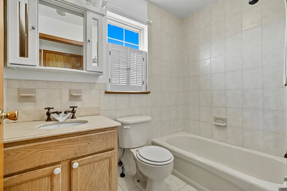 87 COTTAGE ST Bayonne, NJ 07002