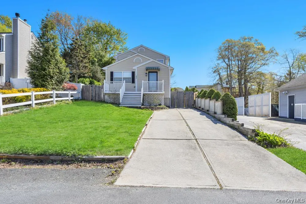 43 Comus Road Rocky Point, NY 11778