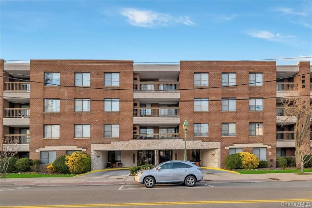 376 Central Avenue #2N Lawrence, NY 11559