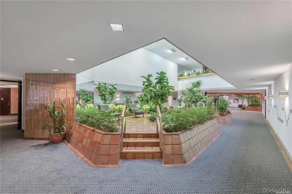 376 Central Avenue #2N Lawrence, NY 11559