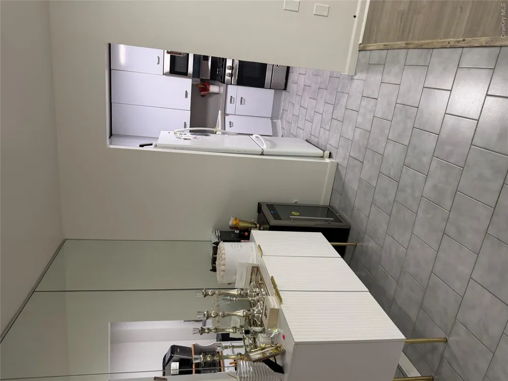 376 Central Avenue #2N Lawrence, NY 11559