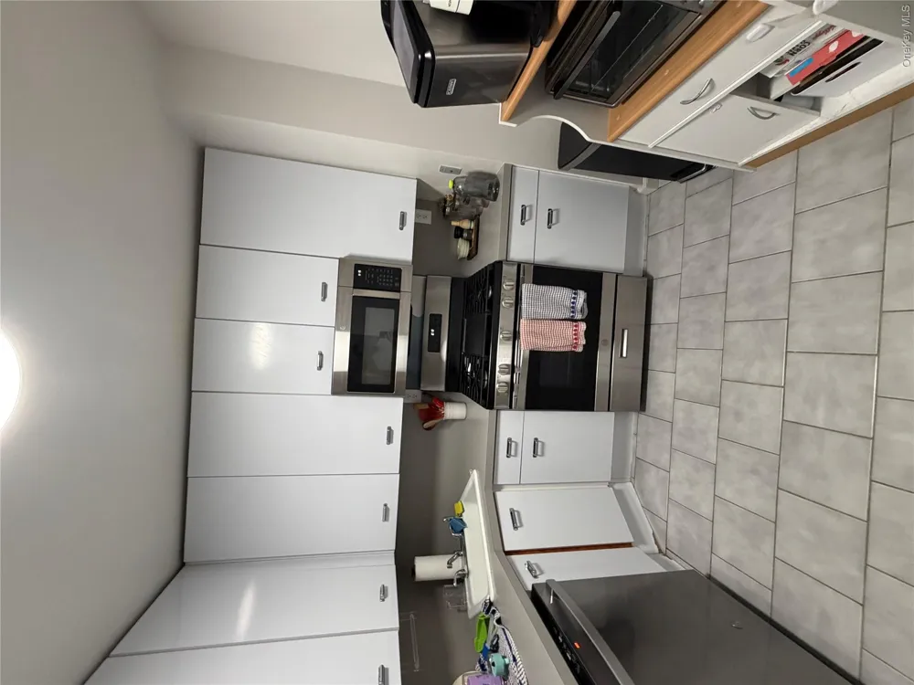 376 Central Avenue #2N Lawrence, NY 11559