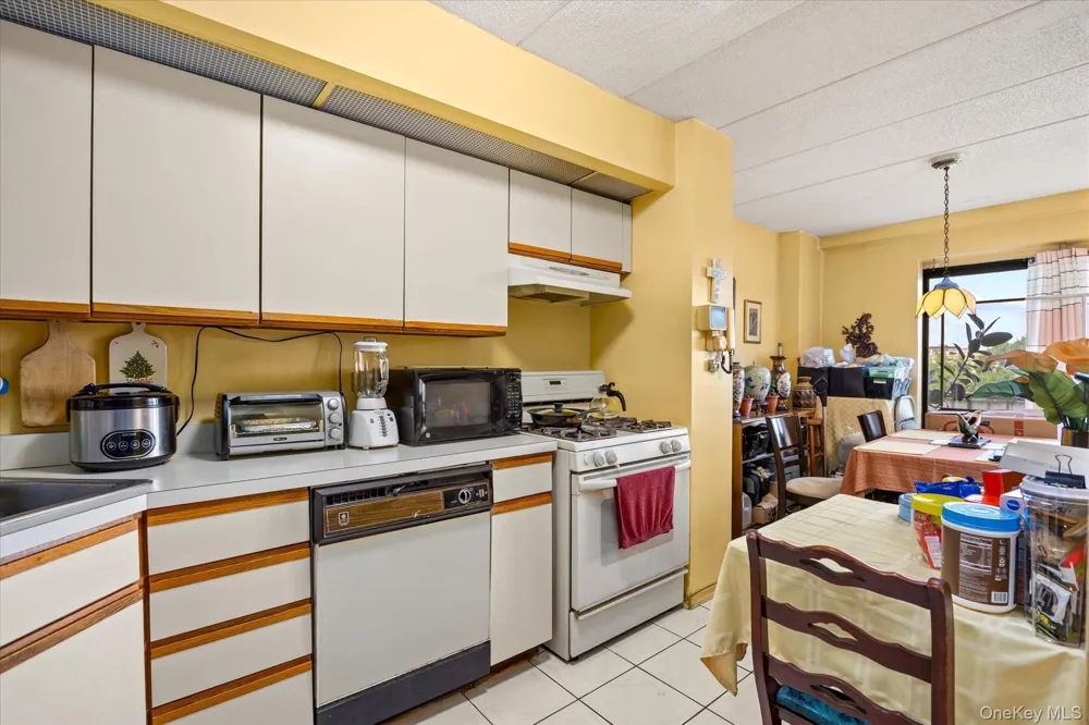 9229 Queens Boulevard #6F Rego Park, NY 11374