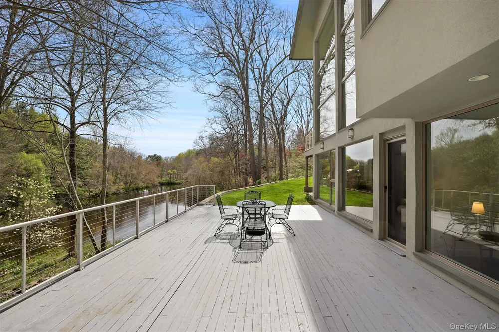 17 Fox Run Road Pound Ridge, NY 10576