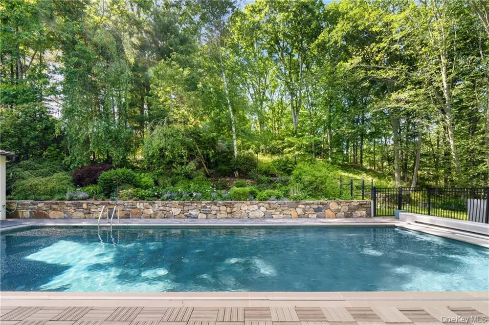 17 Fox Run Road Pound Ridge, NY 10576