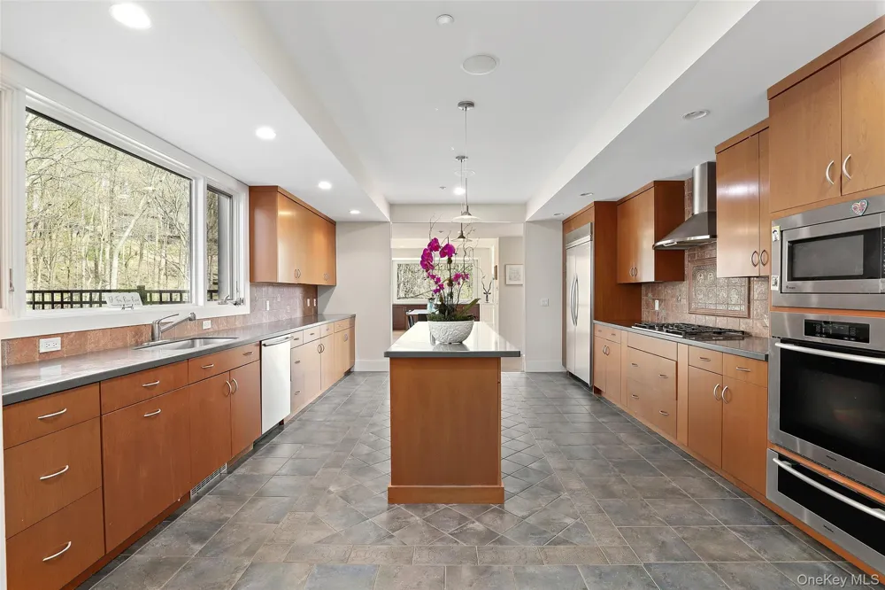 17 Fox Run Road Pound Ridge, NY 10576