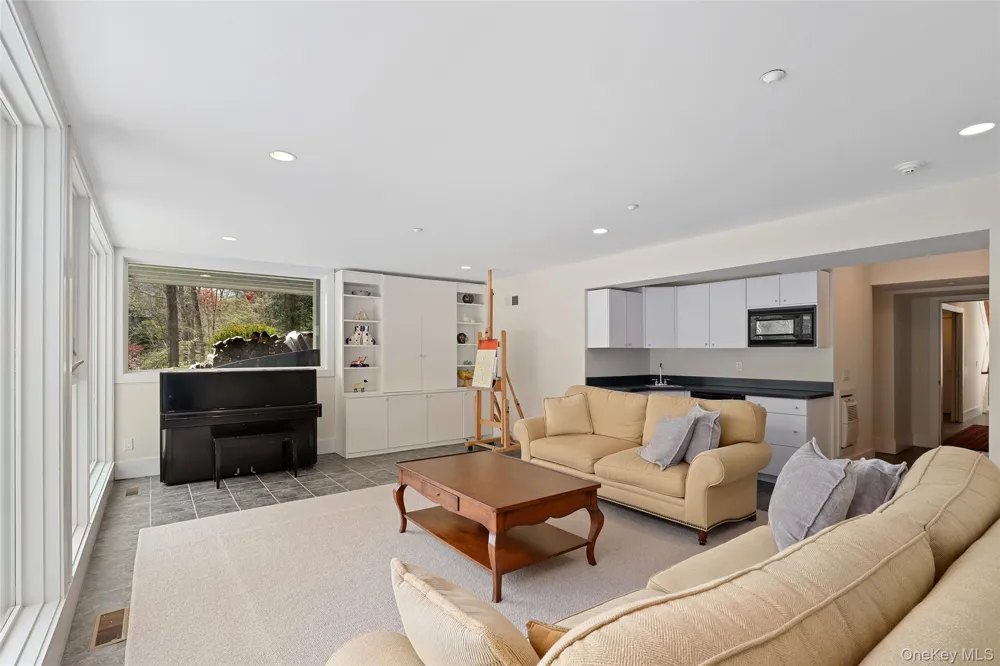 17 Fox Run Road Pound Ridge, NY 10576