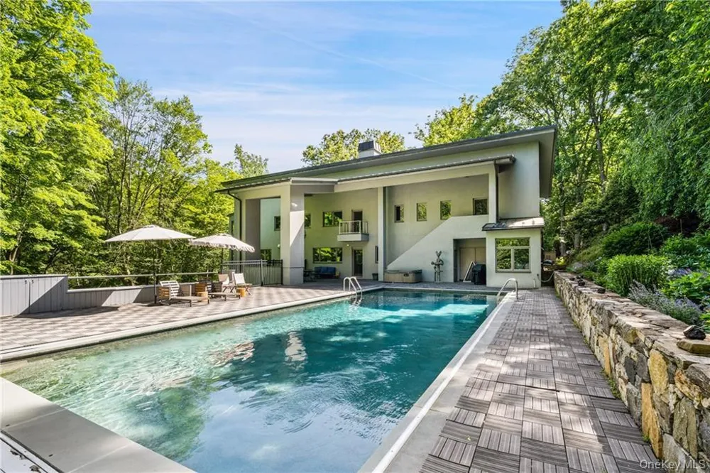 17 Fox Run Road Pound Ridge, NY 10576
