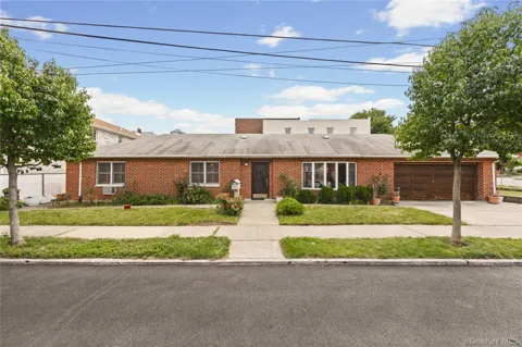 900 Vincent Avenue
