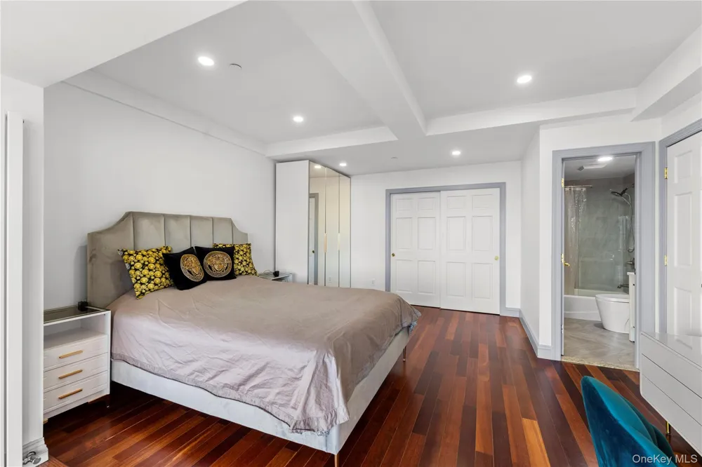 43-18 Main Street #12A Flushing, NY 11355