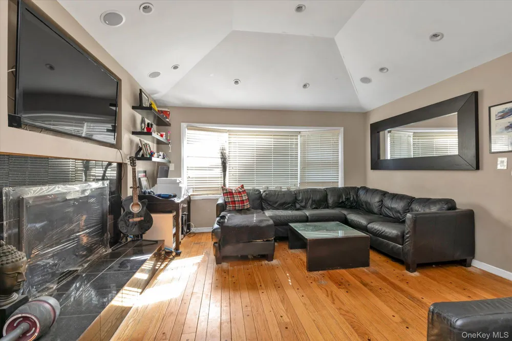 1992 Merrick Avenue Merrick, NY 11566
