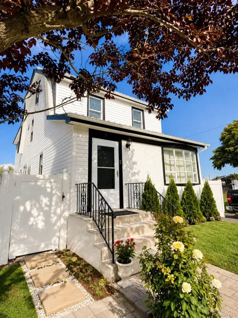 2 Lee Court