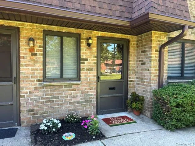 66 Pinebrook Place #66 Bay Shore, NY 11706