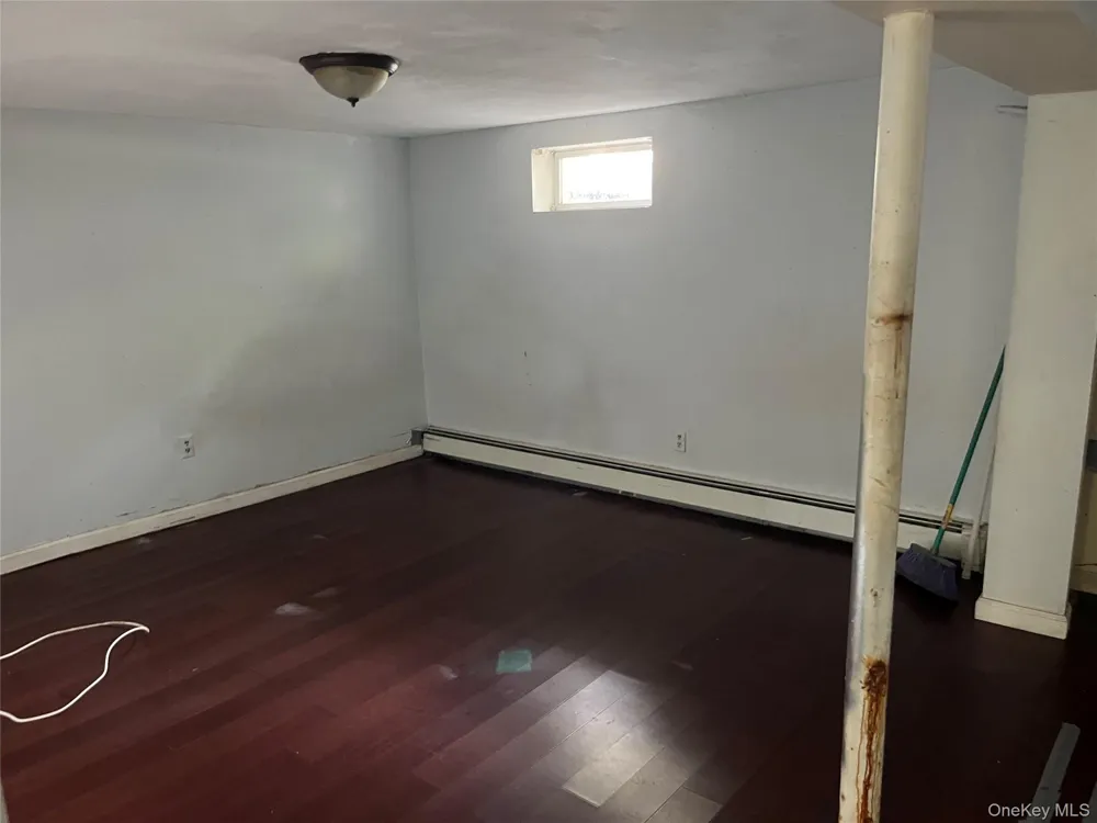 32 7th Avenue S Huntington Station, NY 11746