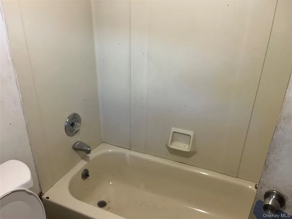 32 7th Avenue S Huntington Station, NY 11746