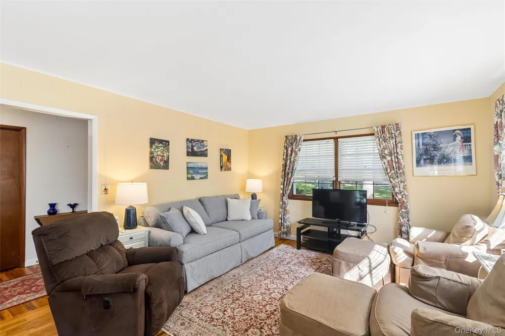 270 Opechee Avenue Southold, NY 11971