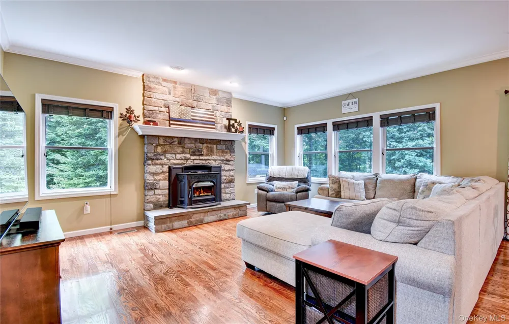 28 Hickory Lane Westtown, NY 10998