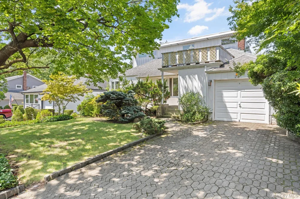 24 Cornell Drive Great Neck, NY 11020
