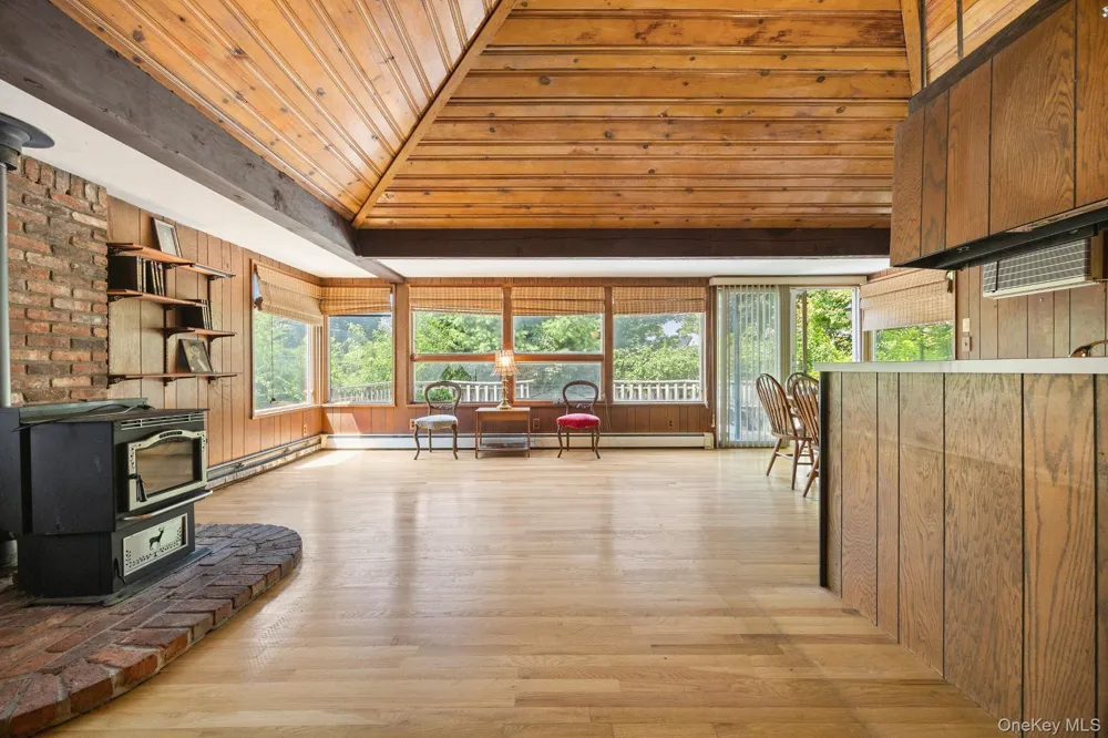 24 Cornell Drive Great Neck, NY 11020