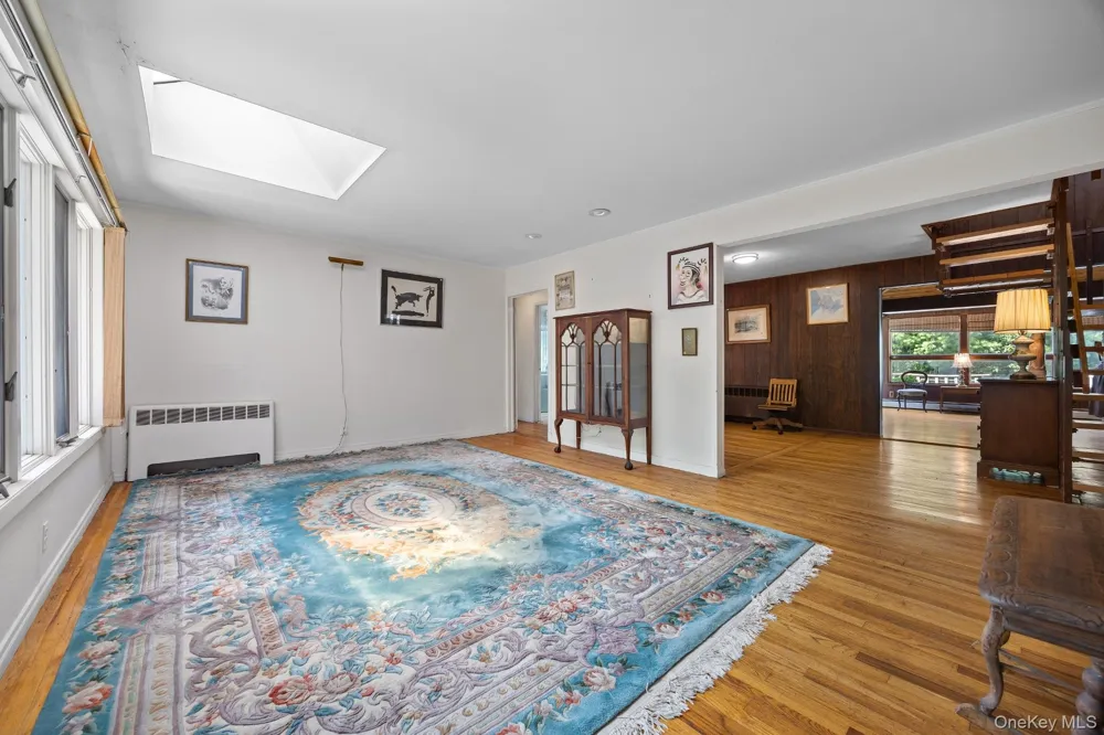 24 Cornell Drive Great Neck, NY 11020