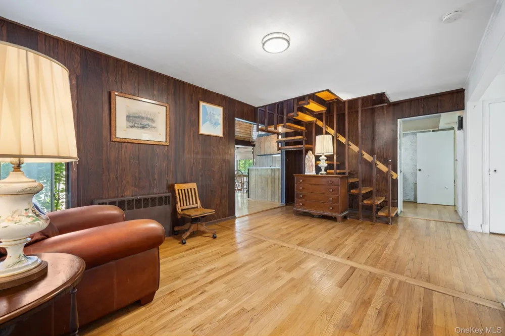 24 Cornell Drive Great Neck, NY 11020