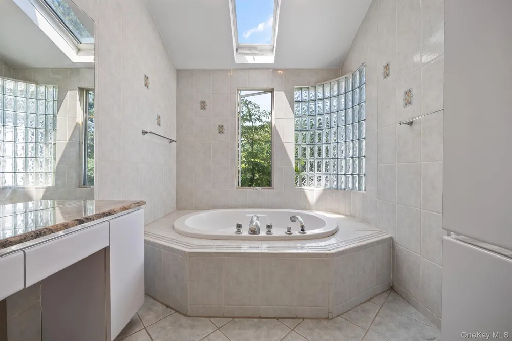 24 Cornell Drive Great Neck, NY 11020