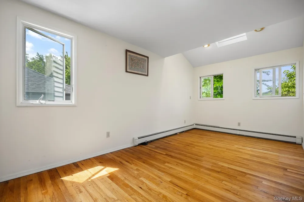 24 Cornell Drive Great Neck, NY 11020