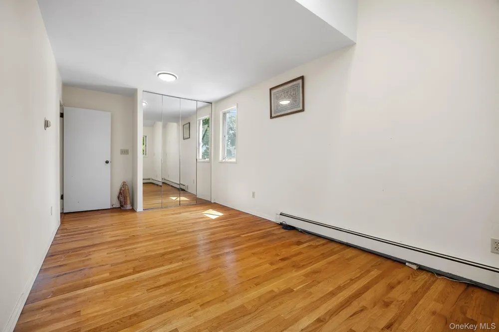 24 Cornell Drive Great Neck, NY 11020