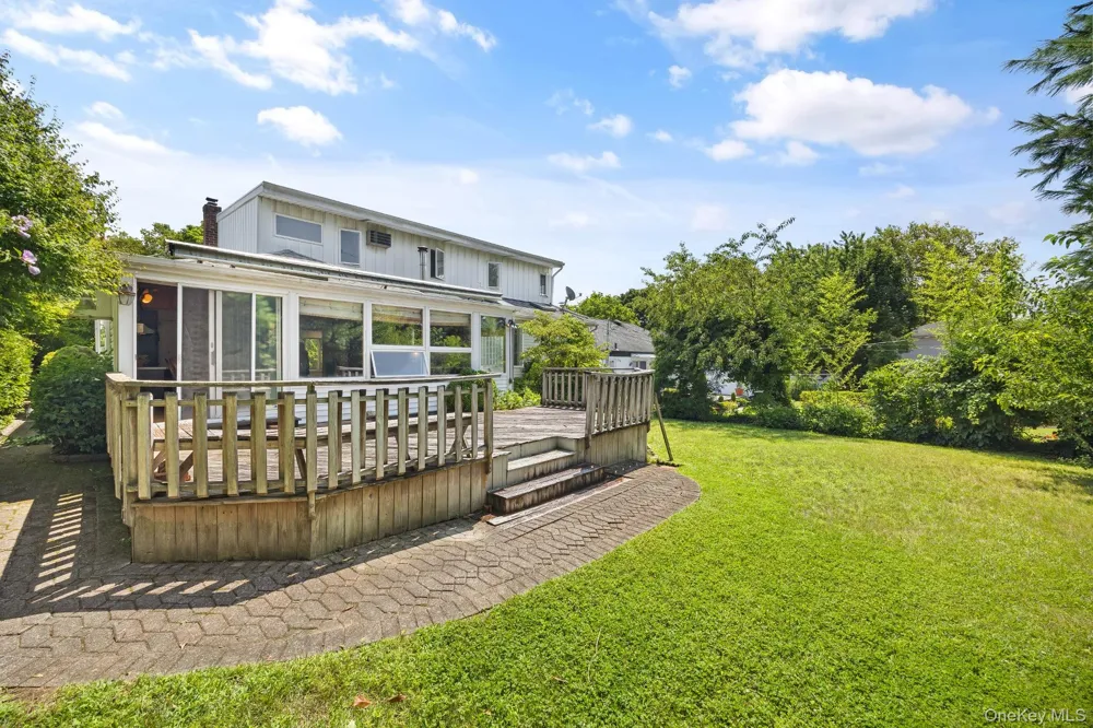 24 Cornell Drive Great Neck, NY 11020