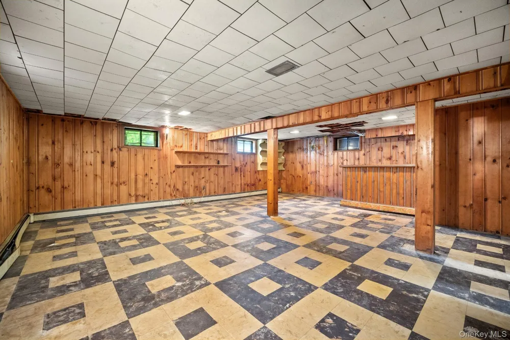 24 Cornell Drive Great Neck, NY 11020