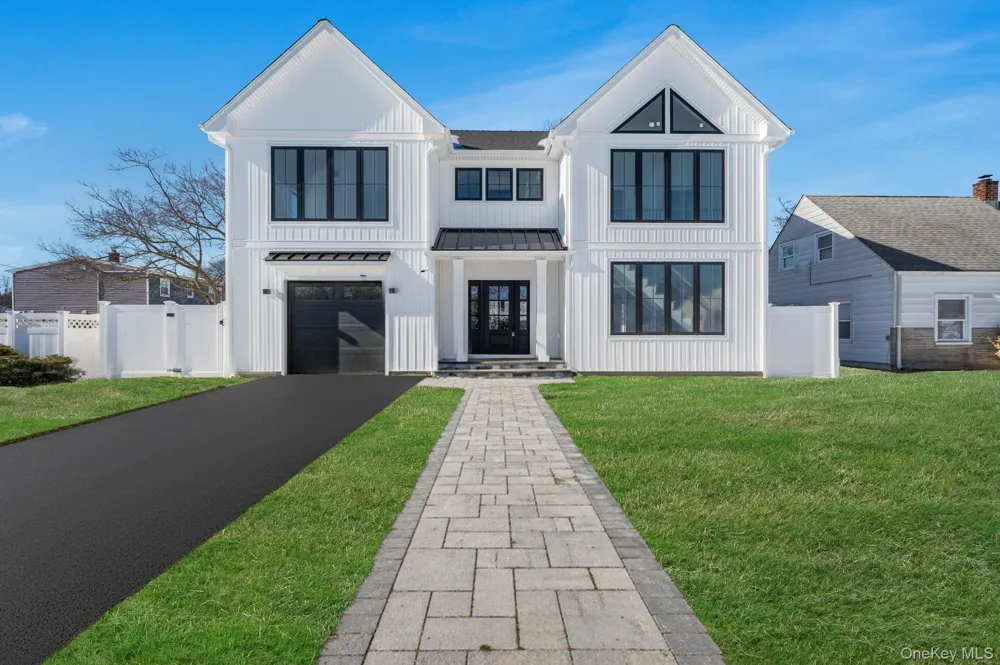 38 Pond Lane Levittown, NY 11756