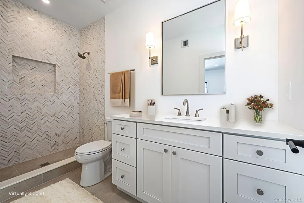 38 Pond Lane Levittown, NY 11756