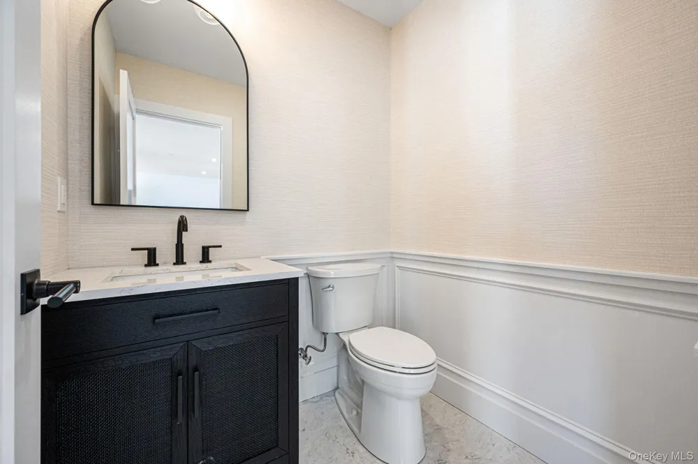 38 Pond Lane Levittown, NY 11756