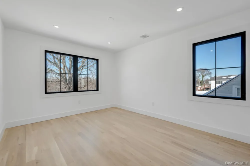 38 Pond Lane Levittown, NY 11756
