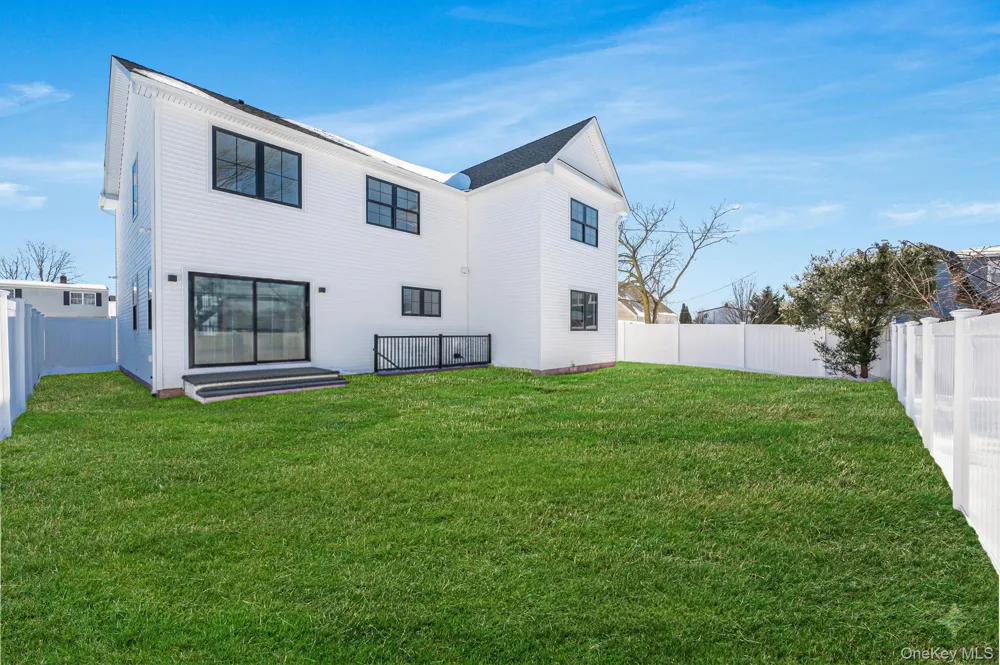 38 Pond Lane Levittown, NY 11756