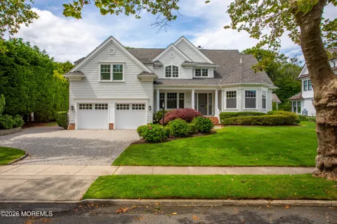 38 Vroom Avenue