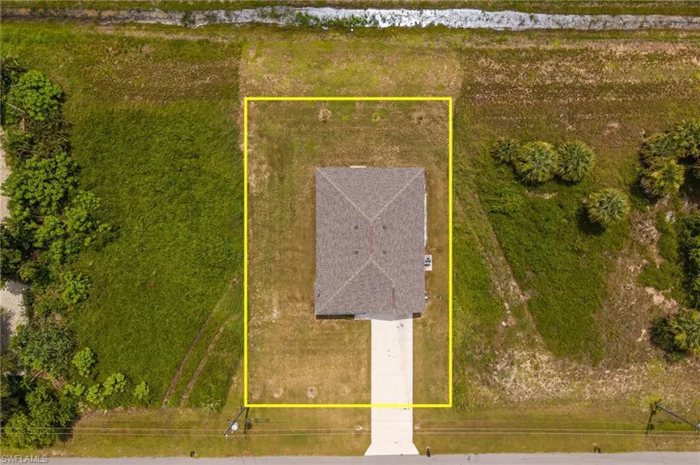 8043 Mangrove Circle Labelle, FL 33935