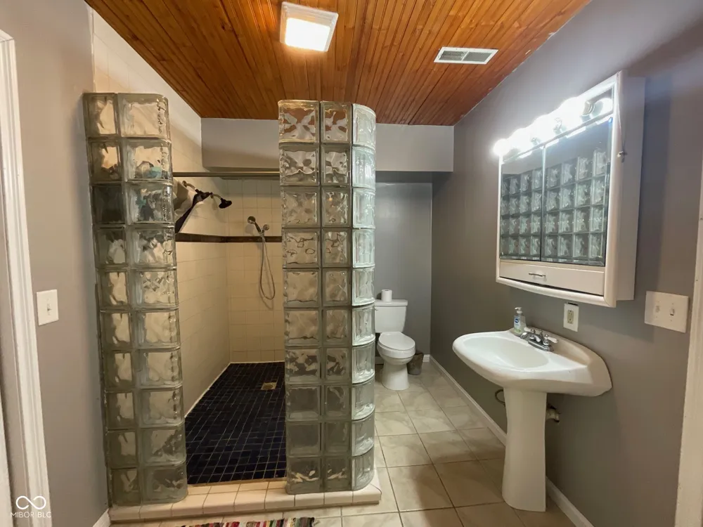 9300 E Brooks Lane Rockville, IN 47872