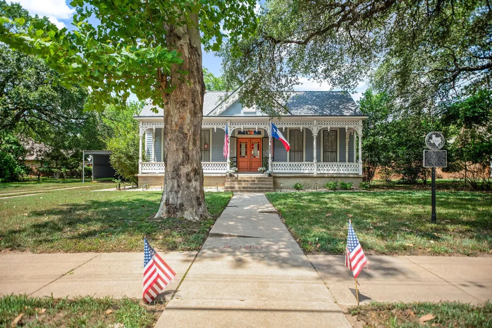 1216 Live Oak Street Columbus, TX 78934