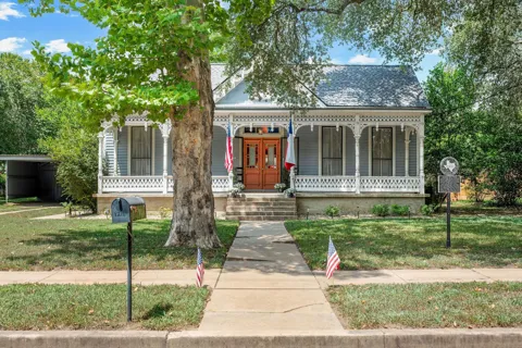 1216 Live Oak Street