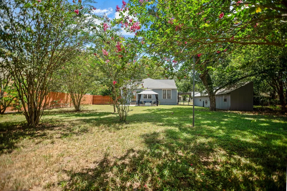 1216 Live Oak Street Columbus, TX 78934