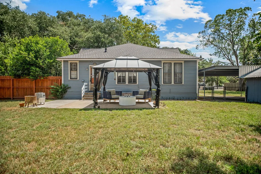 1216 Live Oak Street Columbus, TX 78934