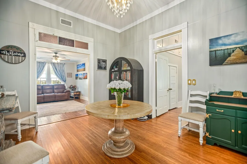 1216 Live Oak Street Columbus, TX 78934